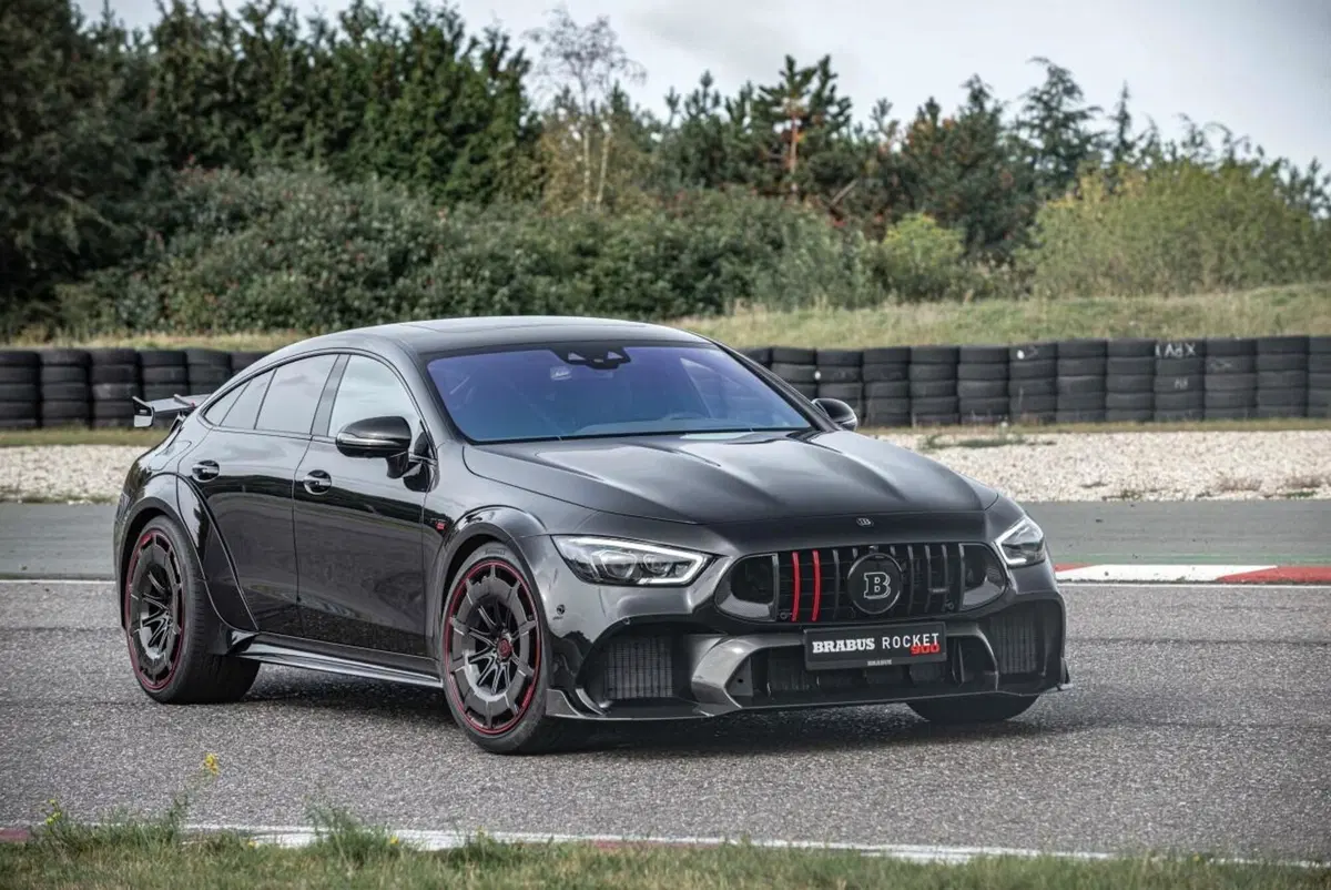 Brabus Rocket 900 'One of Ten': la AMG GT4 da 900 CV! (24)