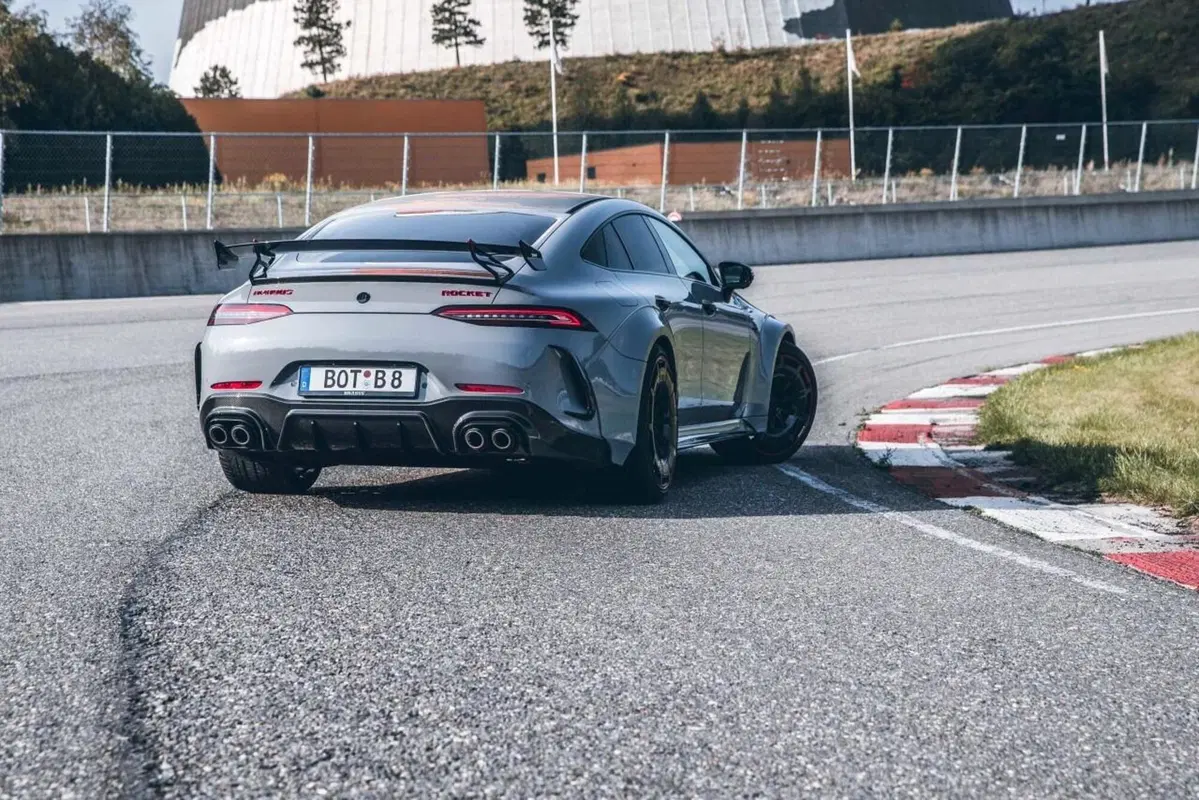 Brabus Rocket 900 'One of Ten': la AMG GT4 da 900 CV! (30)