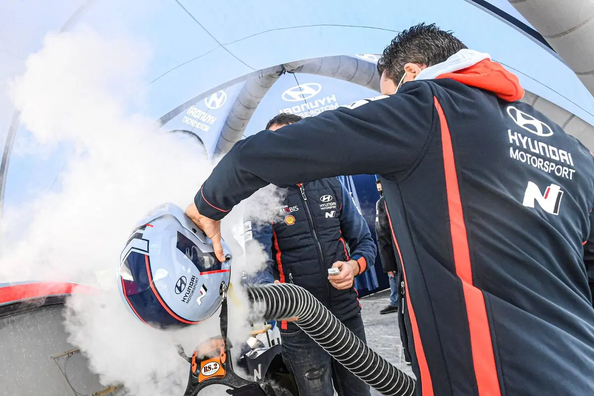 WRC20. Rally Italia Sardegna. Neuville come chauffeur (7)