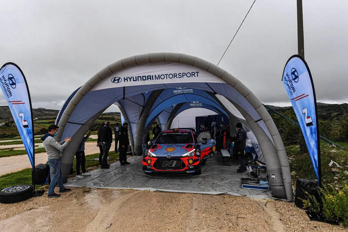 WRC20. Rally Italia Sardegna. Neuville come chauffeur (2)