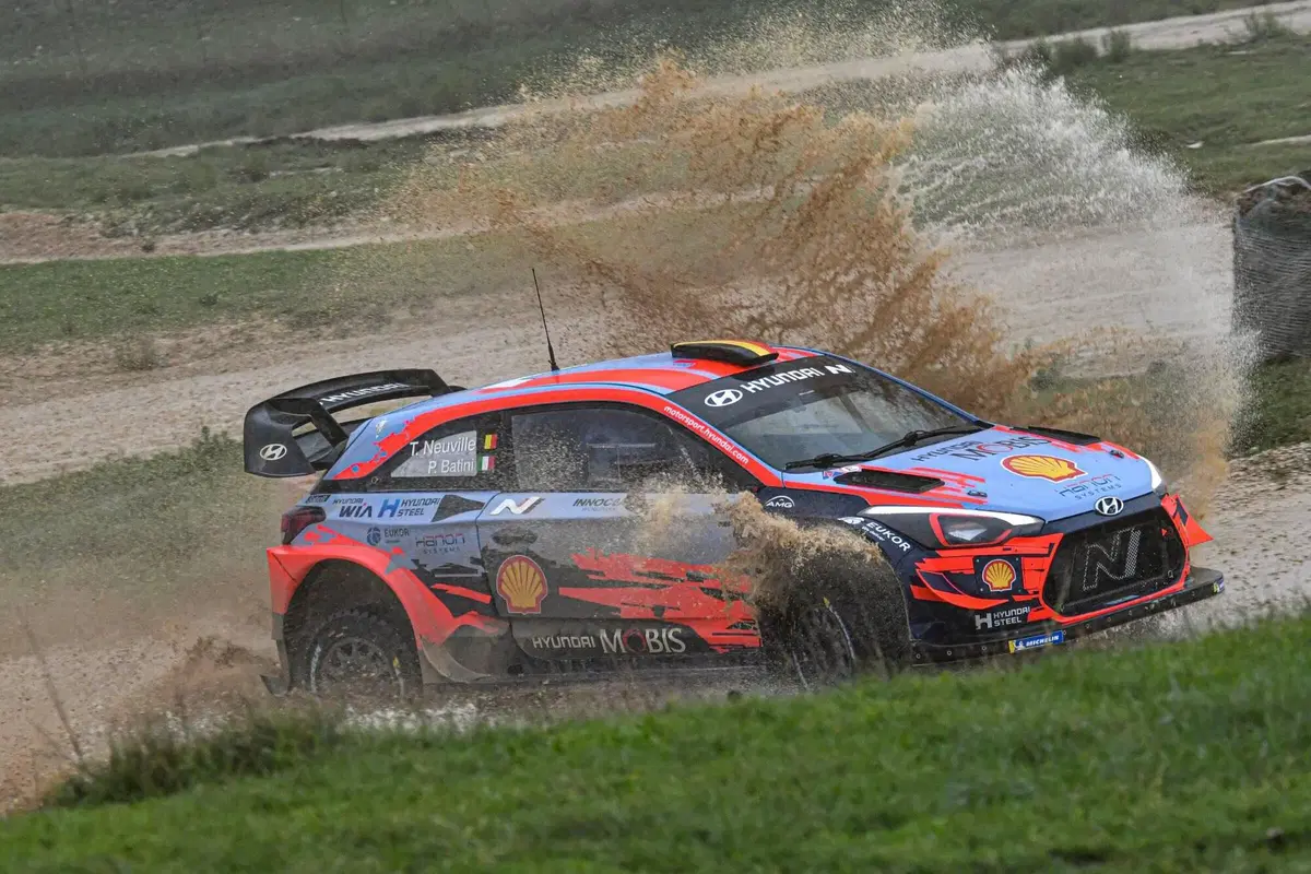 WRC20. Rally Italia Sardegna. Neuville come chauffeur (10)
