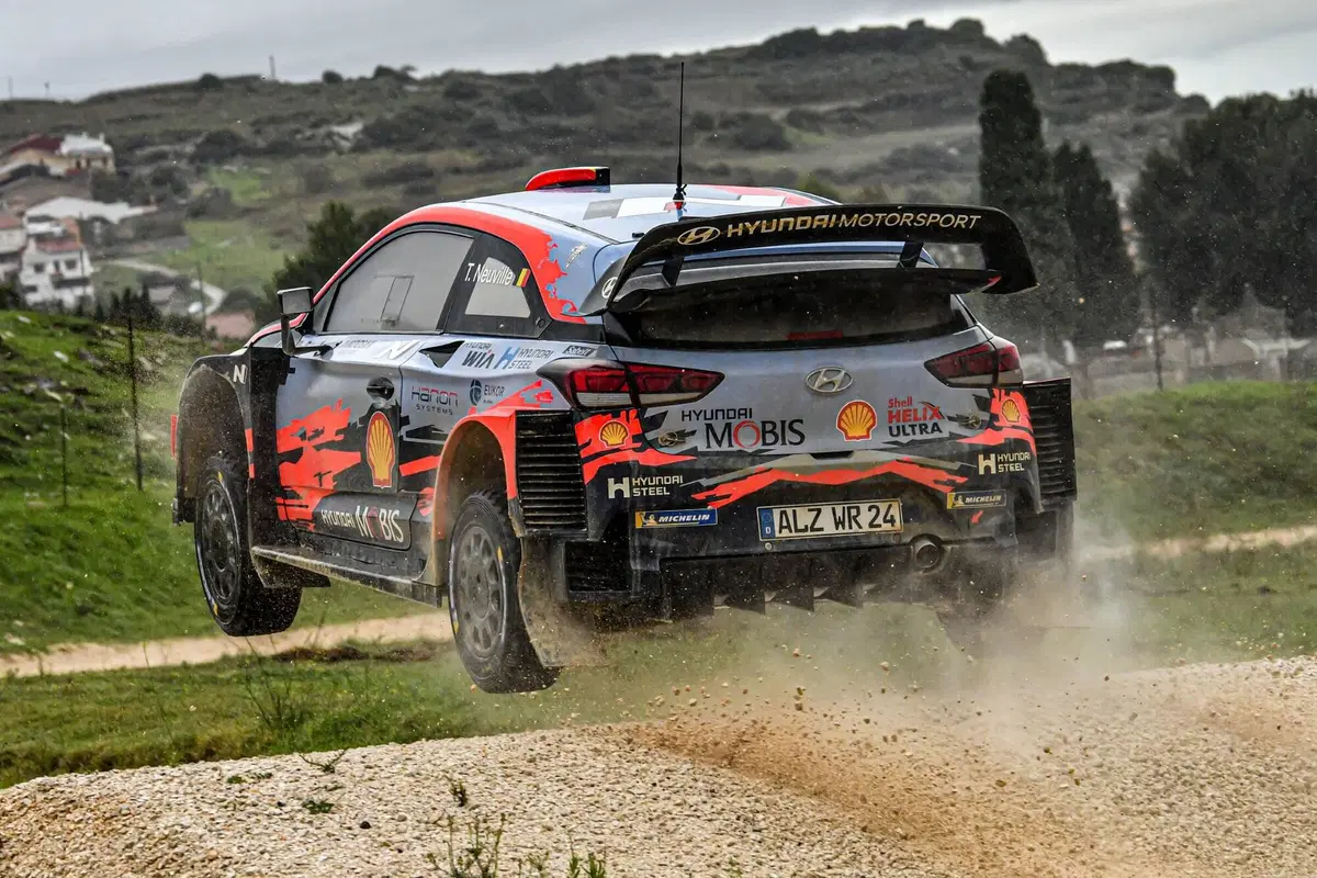WRC20. Rally Italia Sardegna. Neuville come chauffeur (11)