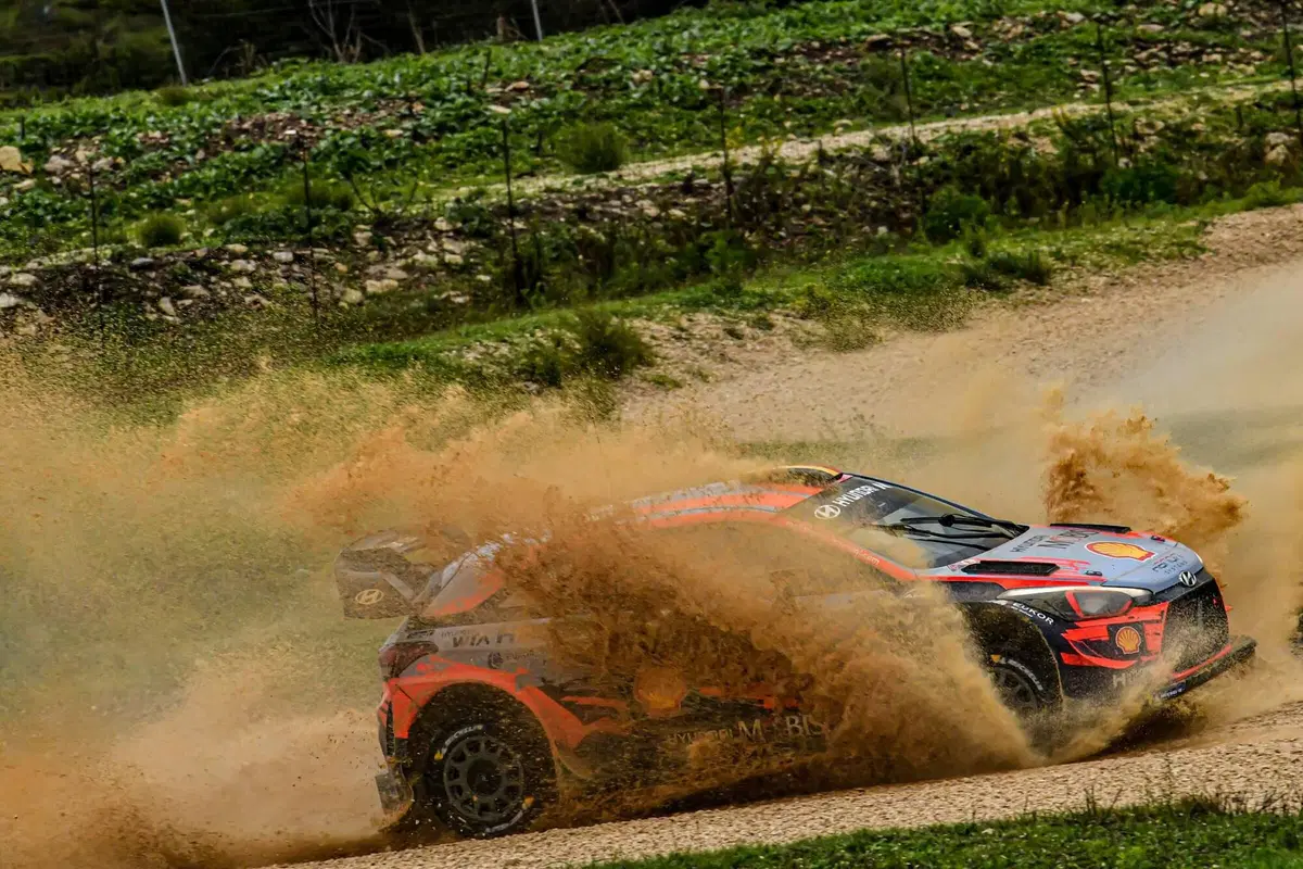 WRC20. Rally Italia Sardegna. Neuville come chauffeur (12)