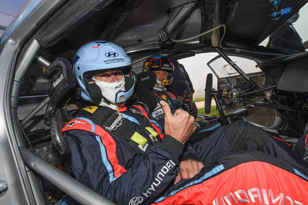 WRC20. Rally Italia Sardegna. Neuville come chauffeur (13)
