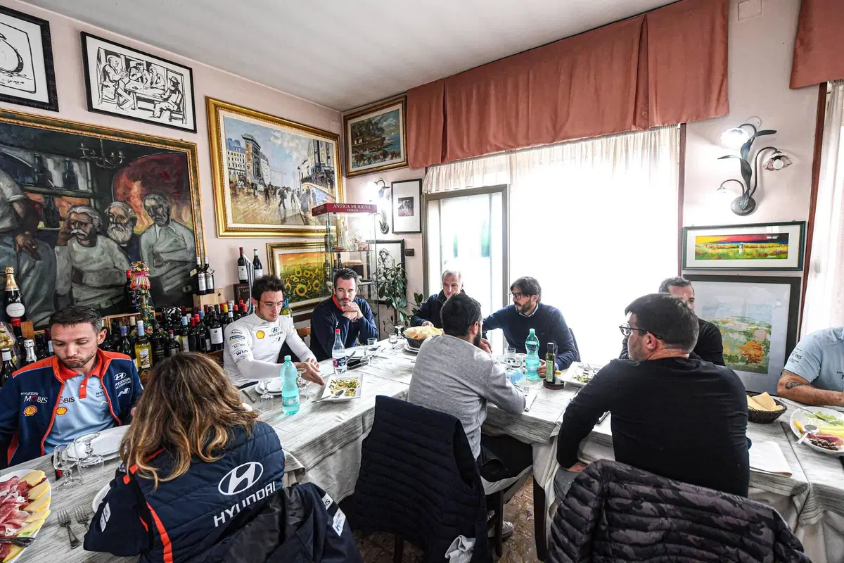 WRC20. Rally Italia Sardegna. Neuville come chauffeur (14)