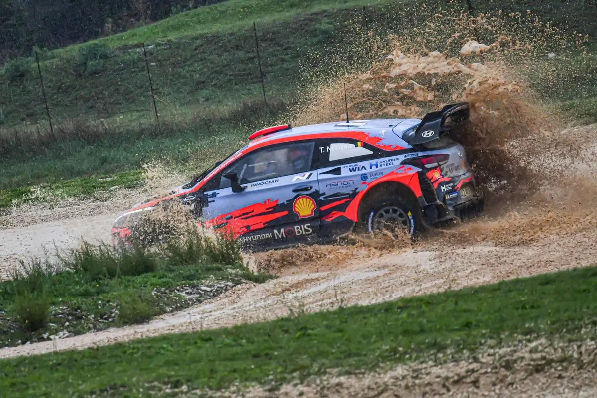 WRC20. Rally Italia Sardegna. Neuville come chauffeur (16)
