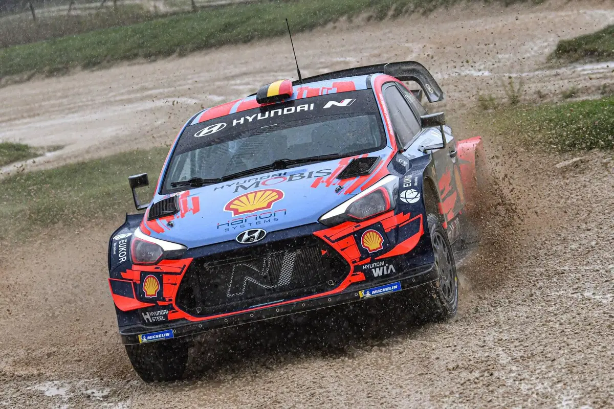 WRC20. Rally Italia Sardegna. Neuville come chauffeur (22)
