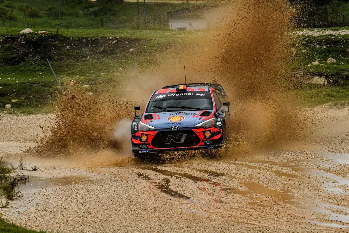WRC20. Rally Italia Sardegna. Neuville come chauffeur (23)