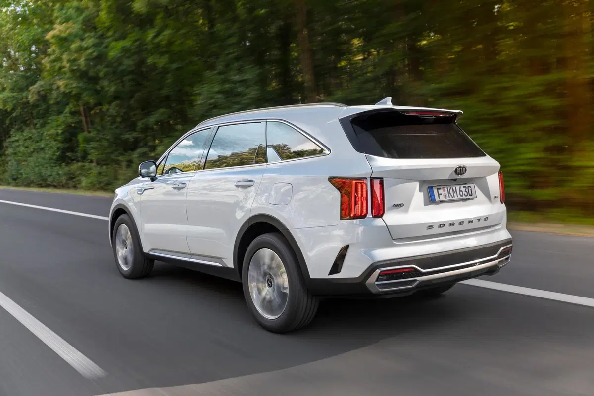 Nuova Kia Sorento ibrida (PHEV) da 265CV: [4x4 7 posti] (7)