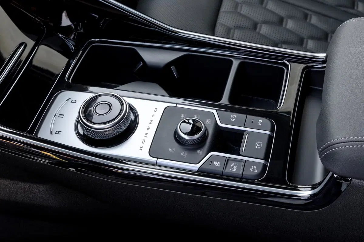 Nuova Kia Sorento ibrida (PHEV) da 265CV: [4x4 7 posti] (8)