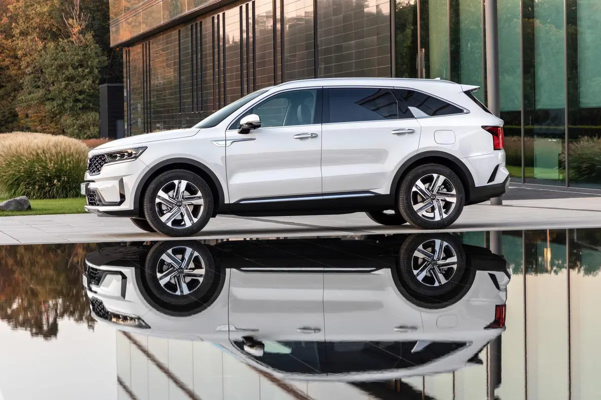 Nuova Kia Sorento ibrida (PHEV) da 265CV: [4x4 7 posti] (2)