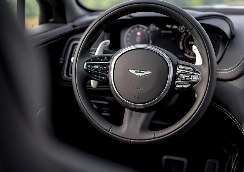 Aston Martin DBX (14)