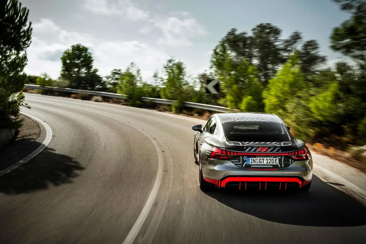 Il sound elaborato (factory) per la GT più tecnologica e veloce mai prodotta in Audi: e-tron GT RS [audio] (2)