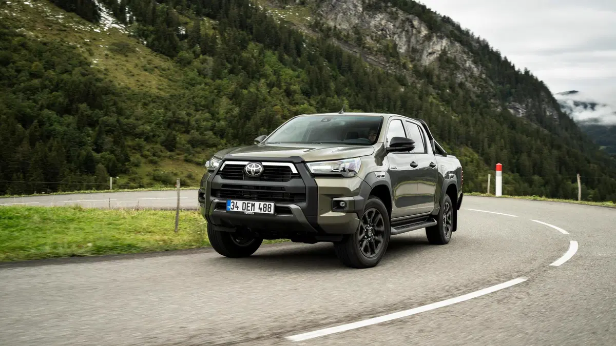 Toyota HILUX 2020 | Restyling per il pickup ora con 204 CV e allestimento Invincible (9)