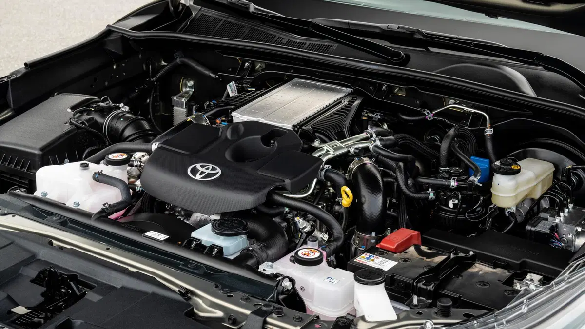 Toyota HILUX 2020 | Restyling per il pickup ora con 204 CV e allestimento Invincible (14)