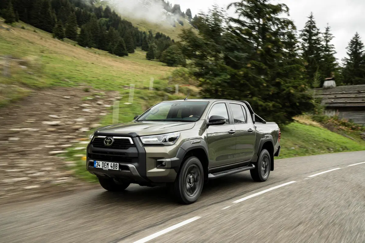 Toyota HILUX 2020 | Restyling per il pickup ora con 204 CV e allestimento Invincible