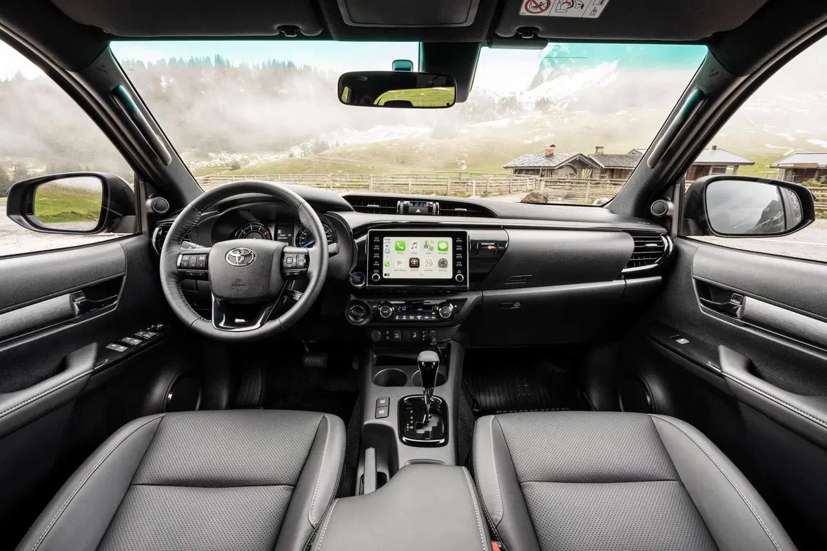 Toyota HILUX 2020 | Restyling per il pickup ora con 204 CV e allestimento Invincible (12)