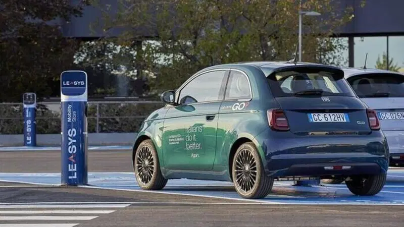 La nuova Fiat 500 elettrica si "prende" anche su Amazon: pronto lo sharing [2 ore al mese incluse]