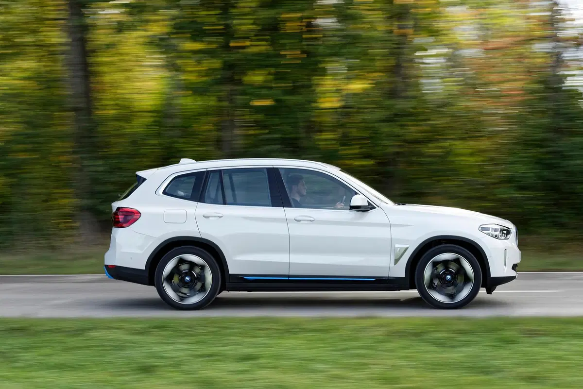 BMW iX3: il SAV elettrico è arrivato e smuove il segmento [Posteriore, 180 Km/h, 460 di range] (10)