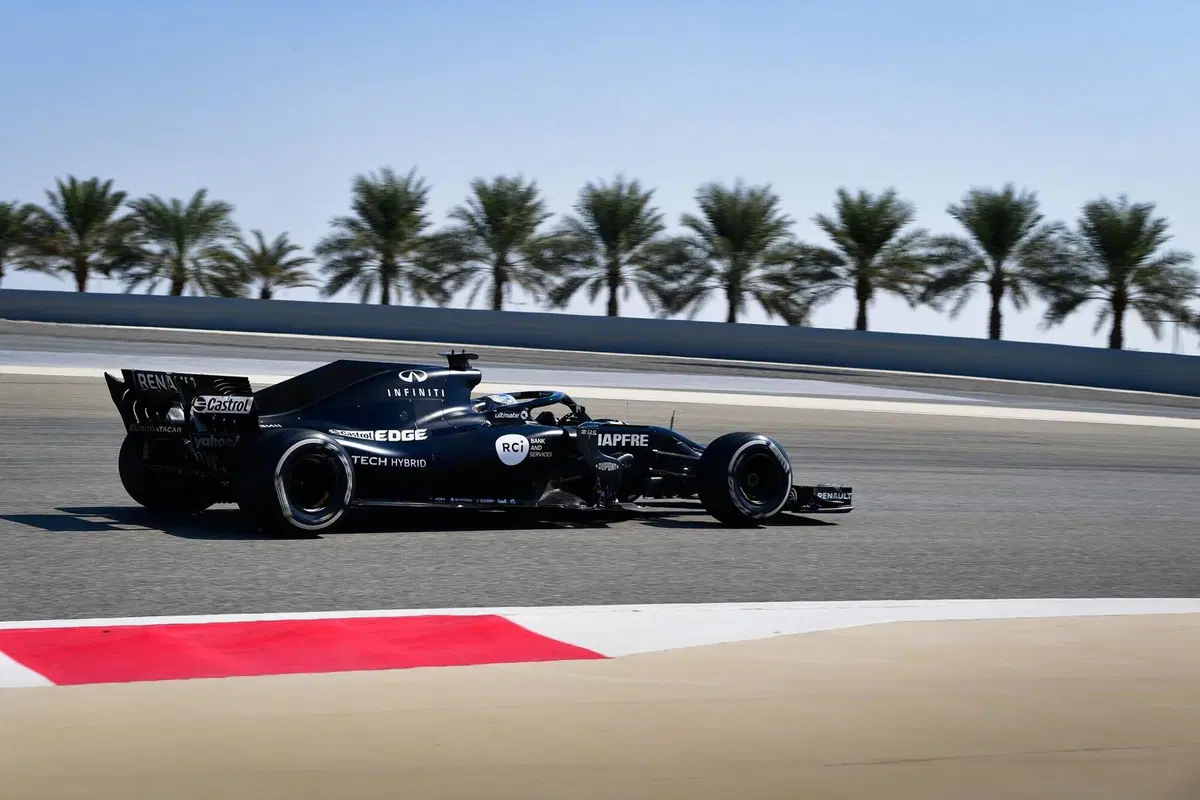F1: Fernando Alonso, 93 giri in Bahrain con la Renault R.S.18 (4)