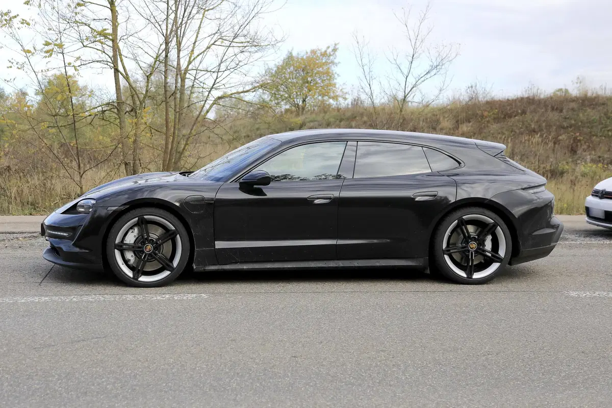 Porsche Taycan Sport Turismo, le foto spia (2)
