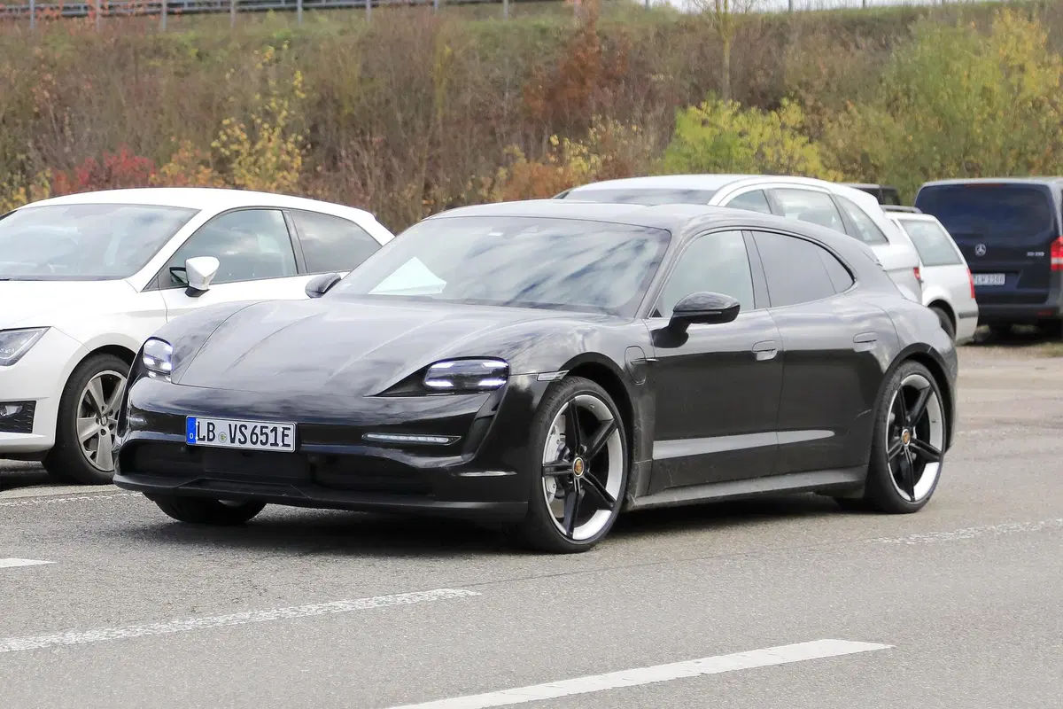 Porsche Taycan Sport Turismo, le foto spia (6)