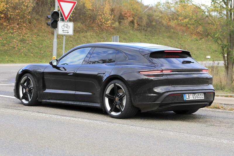 Porsche Taycan Sport Turismo, le foto spia