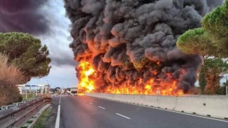 Autocisterna in fiamme sulla superstrada FiPiLi