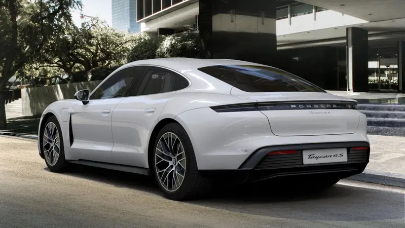 Promozione Porsche Taycan: la sportiva elettrica in leasing con libert&agrave; di test drive