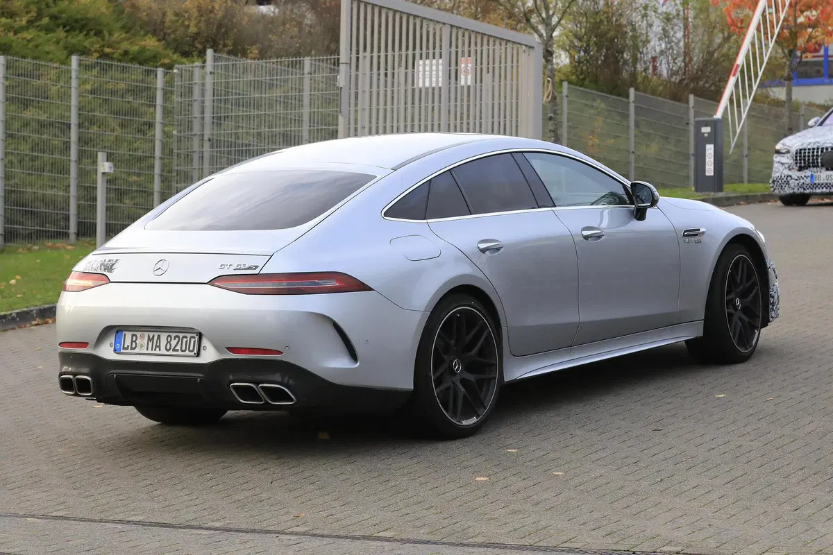 Mercedes-AMG GT 4 Coupé restyling, le foto spia (6)