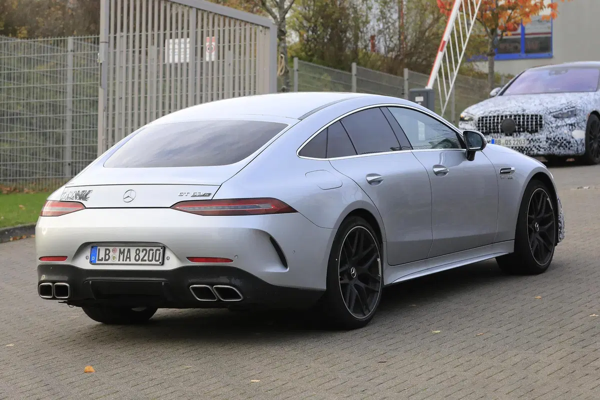 Mercedes-AMG GT 4 Coupé restyling, le foto spia (7)