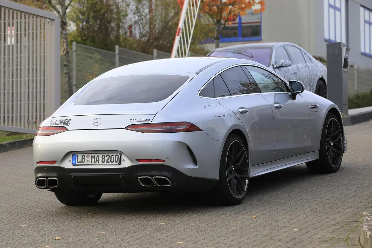 Mercedes-AMG GT 4 Coupé restyling, le foto spia (8)