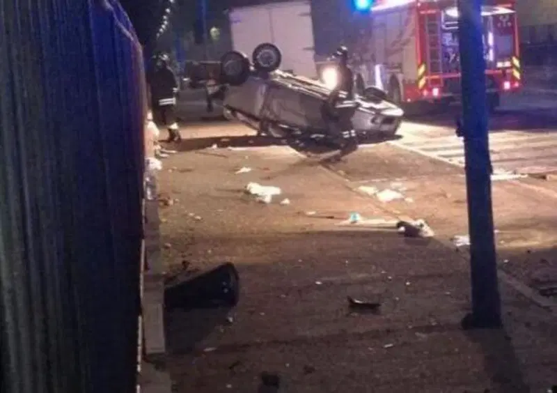 Tragedia sfiorata: con moglie e figli in auto fugge all&rsquo;alt delle forze dell&rsquo;ordine e finisce a ruote all'aria