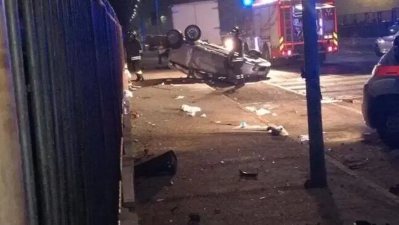Tragedia sfiorata: con moglie e figli in auto fugge all&rsquo;alt delle forze dell&rsquo;ordine e finisce a ruote all'aria