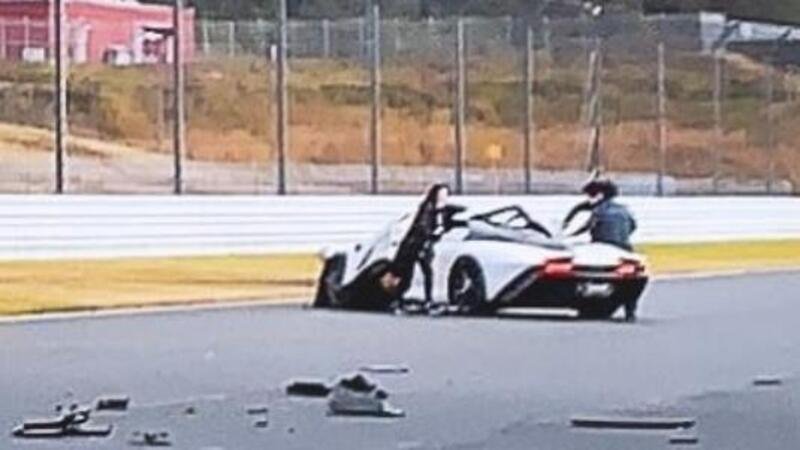 Hypercar crash: la McLaren Speedtail schiantata in pista [VIDEO]