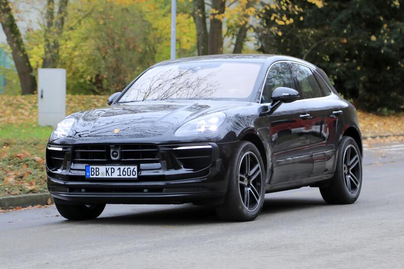 Porsche Macan restyling, le foto spia