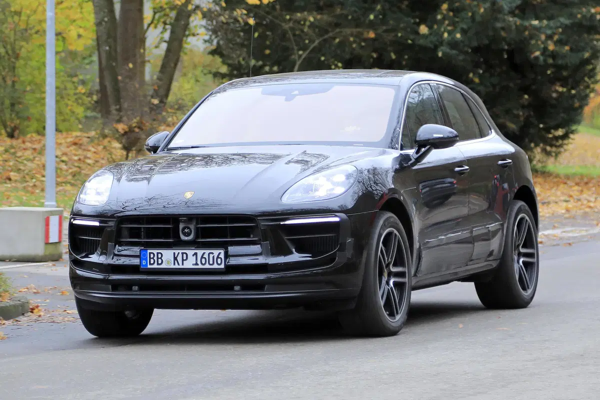 Porsche Macan restyling, le foto spia (5)