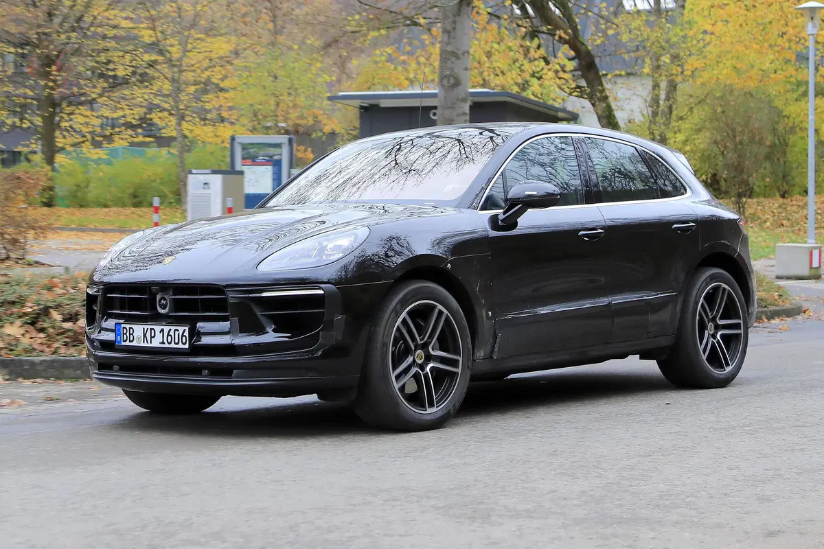Porsche Macan restyling, le foto spia (4)