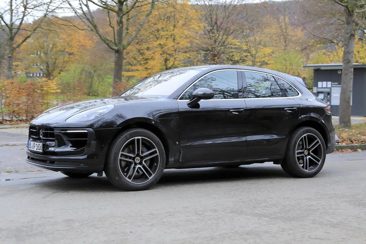 Porsche Macan restyling, le foto spia (10)
