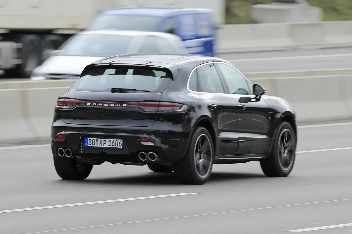 Porsche Macan restyling, le foto spia (12)