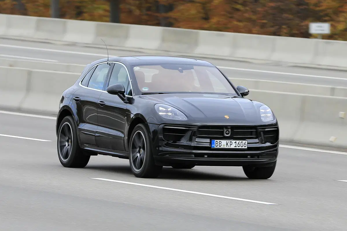 Porsche Macan restyling, le foto spia (13)