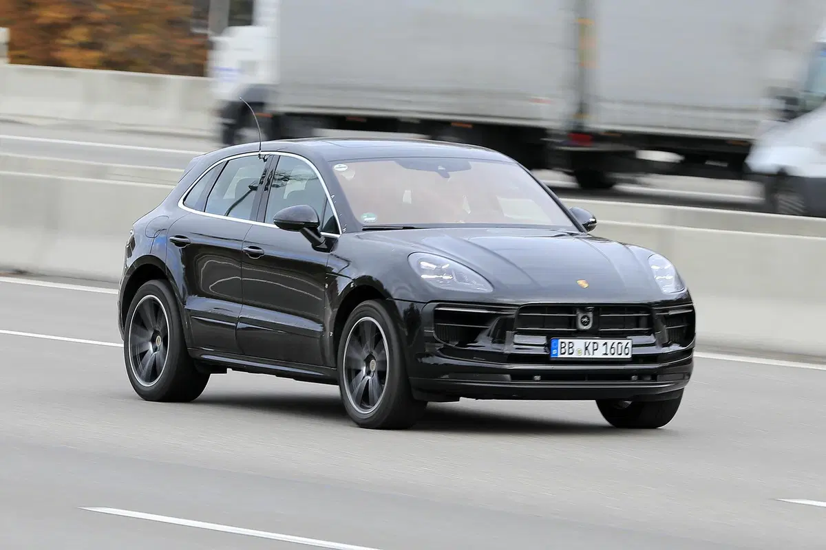 Porsche Macan restyling, le foto spia (14)