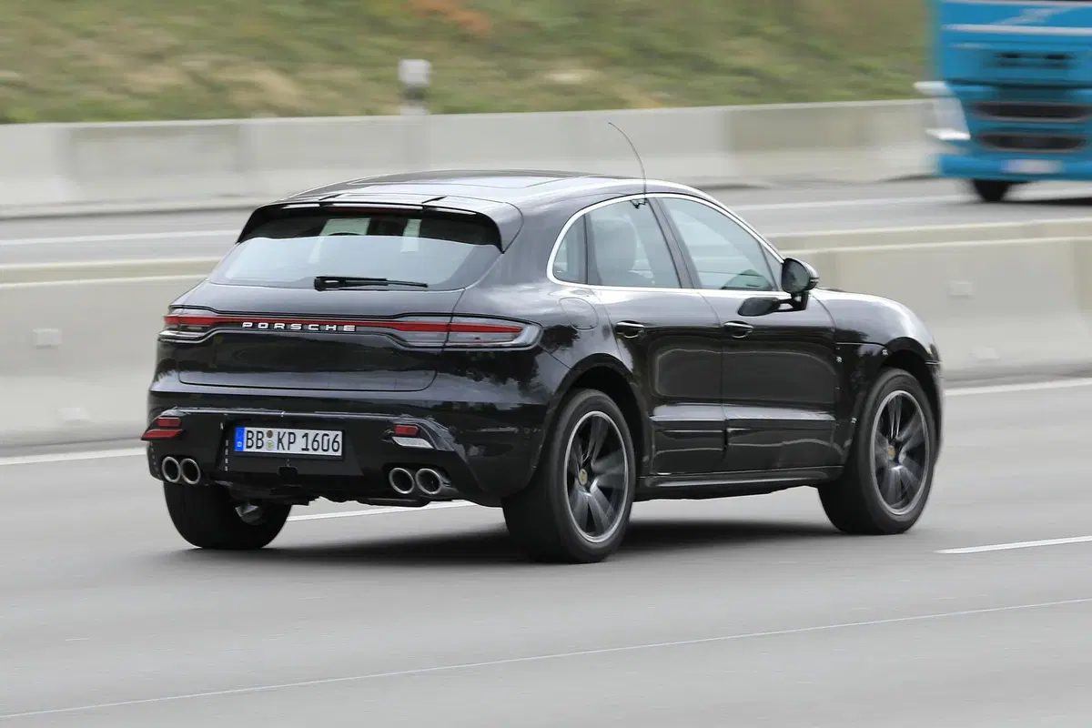 Porsche Macan restyling, le foto spia (15)
