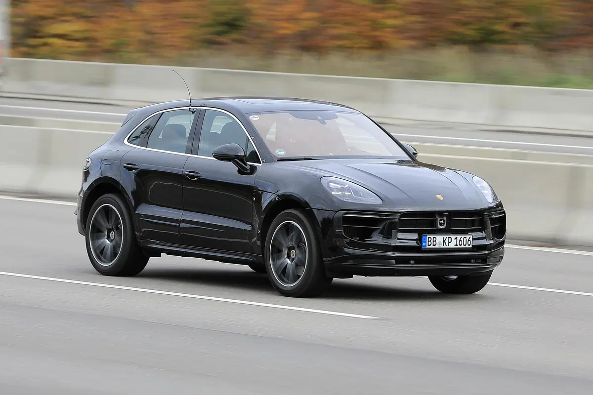 Porsche Macan restyling, le foto spia (17)