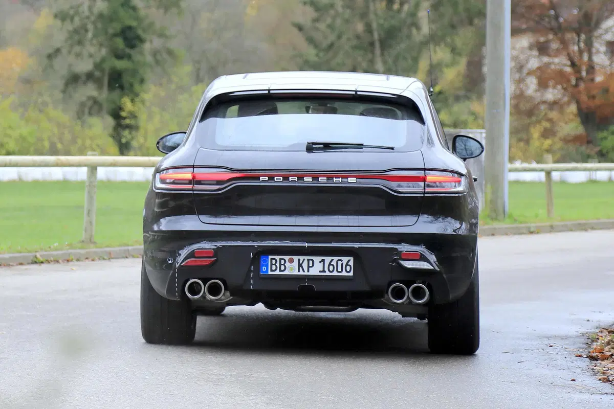 Porsche Macan restyling, le foto spia (20)