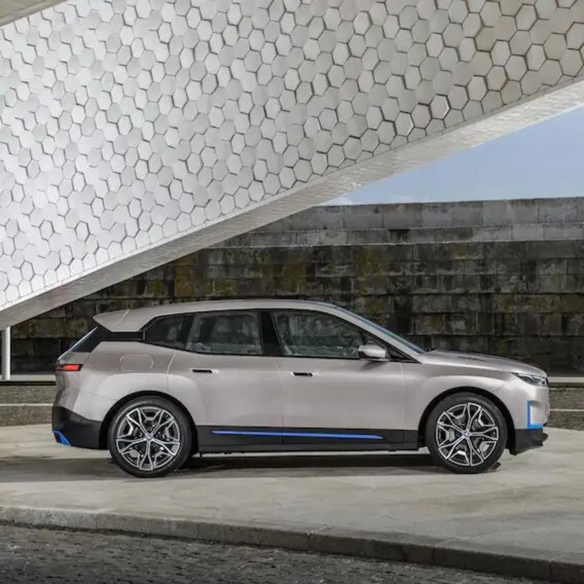 La rivoluzione BMW passa da qui: ecco il SAV elettrico iX con ricarica a 200 kW [Video] (4)