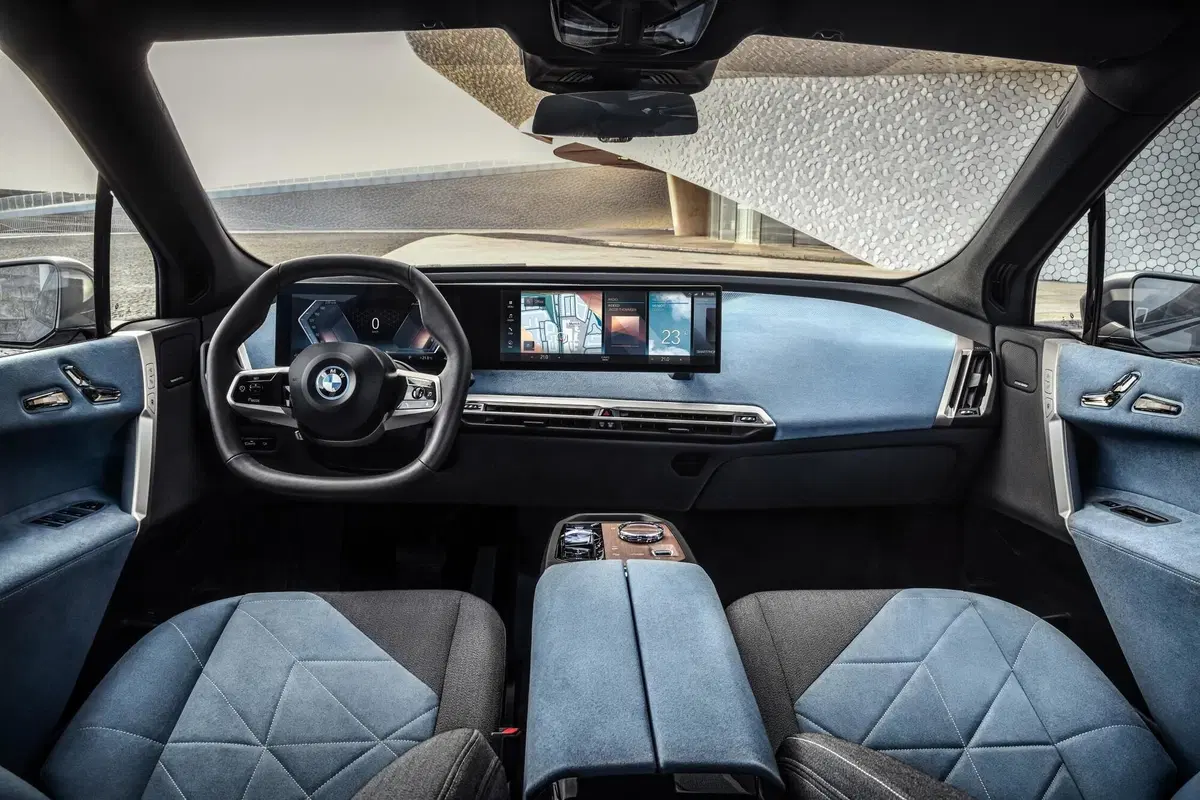 La rivoluzione BMW passa da qui: ecco il SAV elettrico iX con ricarica a 200 kW [Video] (9)