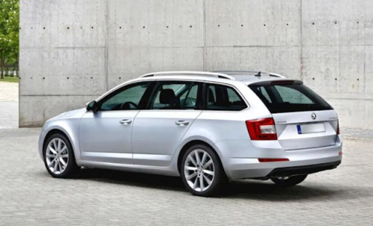 Skoda Octavia Station Wagon 1.5 DSG Wagon Executive G-Tec (9)