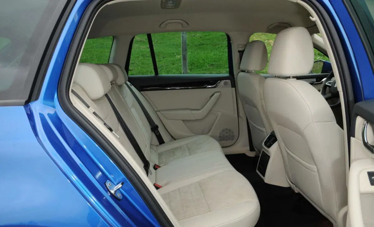 Skoda Octavia Station Wagon 1.5 DSG Wagon Executive G-Tec (13)