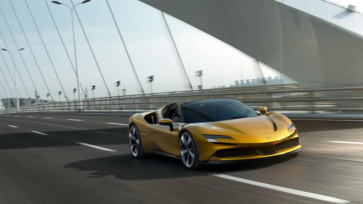 Ferrari SF90 Spider: la supercar a cielo aperto più potente di sempre per la casa di Maranello (3)